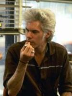 Jim Jarmusch overlod instruktørstolen til Sara Driver og tog selv kameraet på skulderen. 