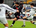 Juventus del Piero forsøger at score mod Deportivo La Coruña. - Foto: AP 