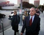 Mogens Amdi Petersen har hyret topadvokaten Robert L. Shapiro, der tidligere - med held - har forsvaret O.J. Simpson. - Foto: AP 