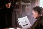 Kevin Spacey og Judy Dench leverer spænding til filmen som henholdsvis den vege taber Quoyle og hans faster Agnis, der begge har fået tildelt sår på sjælen. - Foto: Miramax 