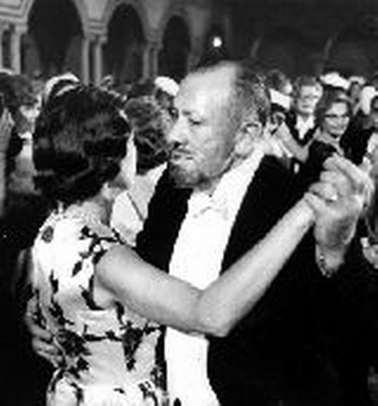 John Steinbeck og frue ved Nobelfesten 1962. Polfoto. 