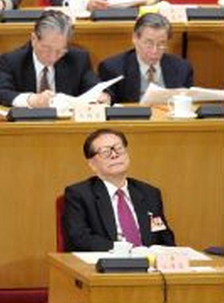 Der skulle nu mere til at trænge igennem til den kinesiske præsident, som faldt hen under et af indlæggene. - Foto: AP 