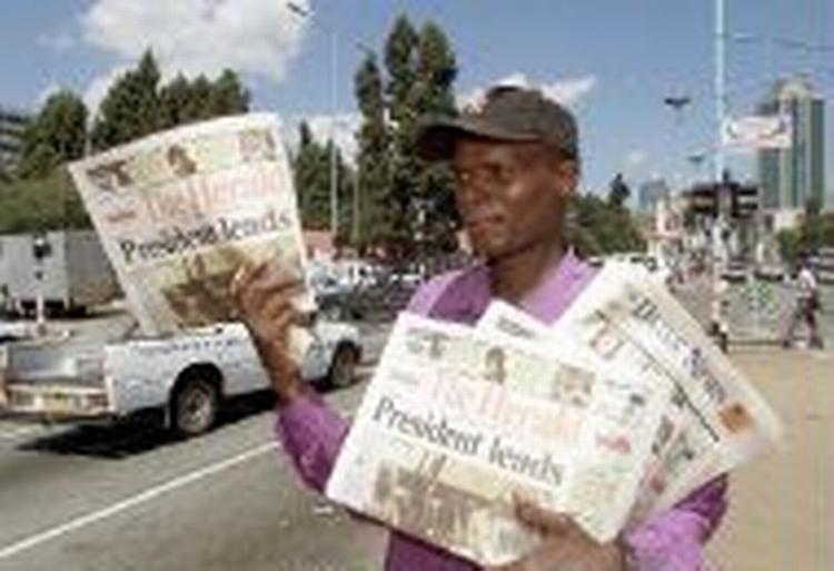 Dagens Nyhed. Mugabe er vinder. - Foto: AP 