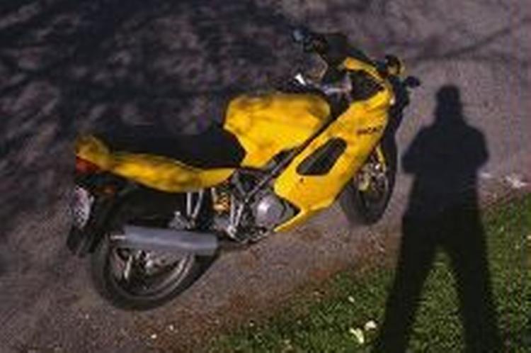 Ducati ST2 er en udpræget komfortabel maskine, der er velegnet til langture 