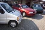 Ét har de til fælles, disse tre biler, nemlig prisskiltet på 99.900 kr.: Suzuki Wagon R (den praktiske), Citroën Xantia Activa 2,0 Turbo (den eksotiske) og Fiat Punto (den næsten nye). Foto: Jens Dresling 