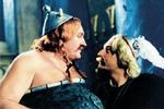 De gæve gallere kan klare de skøre romere, men nu står de overfor egyptisk skønhed og kvindelist: Kleopatra.- Foto fra filmen !    � 