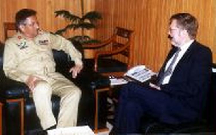 Per Stig Møller mødtes med Musharraf torsdag. - Foto: AP 