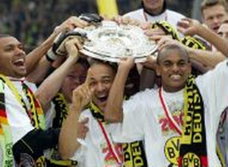 Borussia Dortmunds spillere fejrer lørdagens sejr. - Foto: AP 