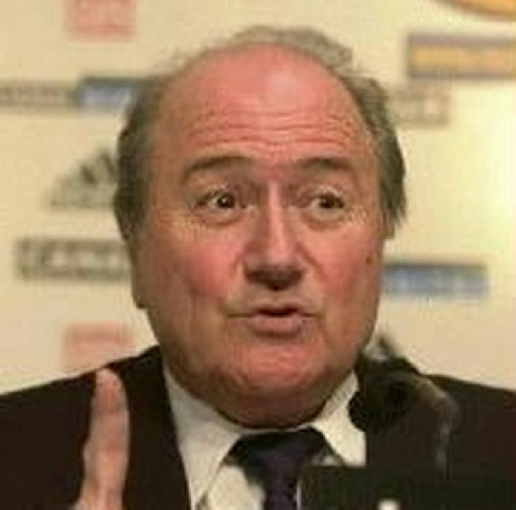 Fem af FIFA's syv vicepræsidenter og seks andre medlemmer af FIFA's bestyrelse har indgivet klage over præsident Blatter. - Foto: AP 