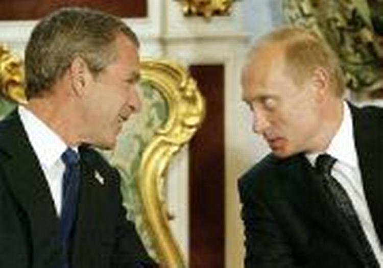 George W. Bush og Vladimir Putin i Moskva. Foto: AP 