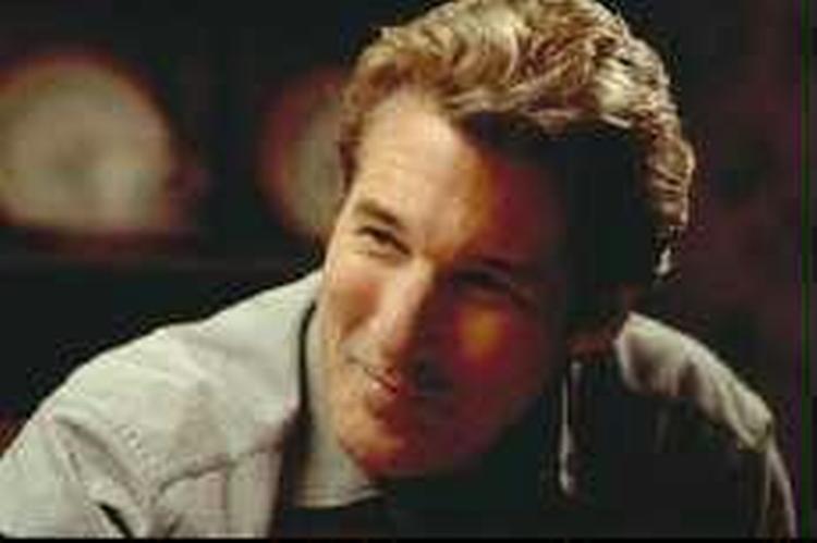 Richard Gere er en journalist, der mister sin kone. - Pr-foto 