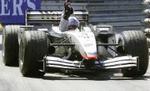 David Coulthard fejrer førstepladsen i Monaco Grand Prix'et i sin McLaren Mercedes. - Foto: AP 