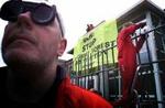 Greenpeace har tidligere aktioneret mod import af ulovligt tropetræ, her forn DLH's hovedkontori Taastrup. - Arkivfoto: Kåre Viemose 