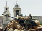 Israelske soldater har påny indtaget positioner udenfor Fødselskirken i Betlehem. - Foto: AP 