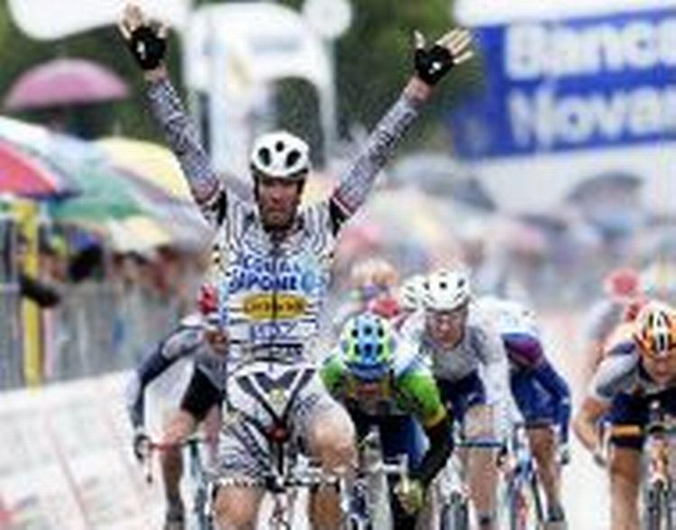 Fjerde etapesejr til sprinterkongen Marco Cipollini. - Foto: AP 