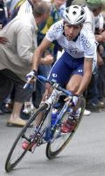 Francesco Casagrande på Giro'ens syvende etape. Nu er det slut. - Arkivfoto: AP 