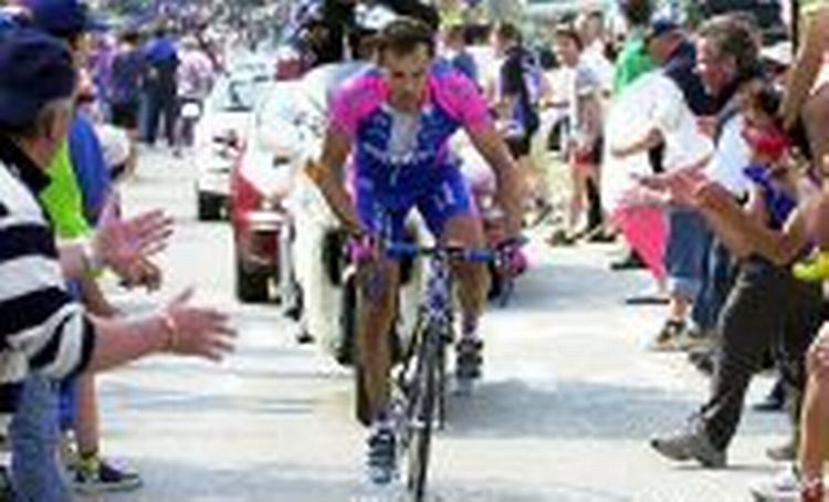 Dagens etapevinder i Giro d'Italia er russeren Pavel Tonkov. - Foto: AP 