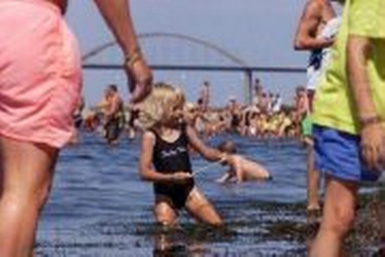 Badevandstemperaturerne har nogen steder sneget sig op på 18 grader. 