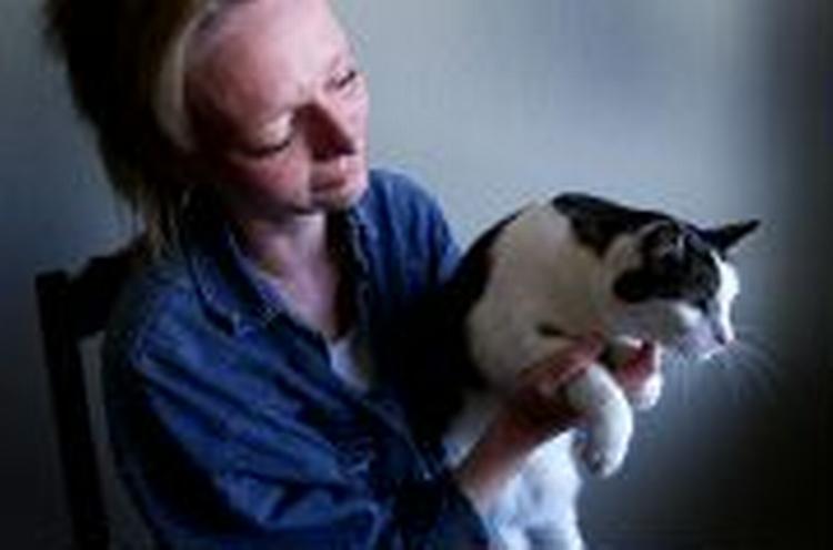 Mette Kæstel og katten Sisse. - Foto: Kaare Viemose 