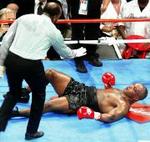 Tyson efter det sidste møde med Lewis' venstre hook. - Foto: AP 