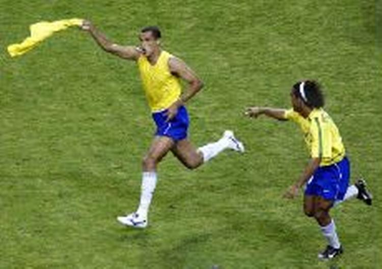Rivaldo efter en af sine fem scoringer under VM. - Foto: AP 