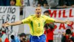 Den brasilianske gulddreng Ronaldo vil gå lidt ned i løn for at hjælpe sin klub. - Foto: AP 