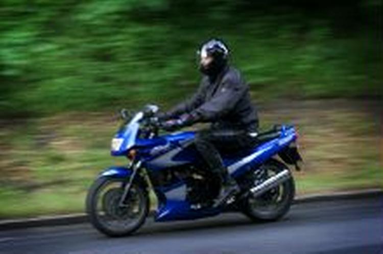 Kawasaki GPZ 500 S er efterhånden 15 år gammel, men nu har den fået en ny chance på det danske marked. Foto: Jens Dresling 
