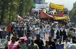 Tusinder af iranere demonstrerer mod USA i hovedstaden Teheran. - Foto: AP 