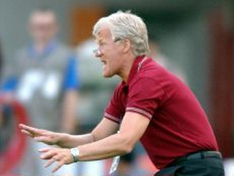 EM-holdet skal på vejen mod slutrunden 2004 i Portugal yderligere udvikle den offensive, positive og seværdige stil i et system med faste kantspillere, som var en succes i VM-kvalifikationen, siger Morten Olsen. - Foto: AP 