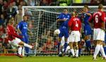 David Beckham skruer 2-0 i mål direkte på frispark. Derefter var ungarerne møre. - Foto: AP 