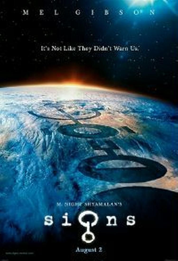 M. Night Shyamalan´s Signs er en blandet oplevelse. 