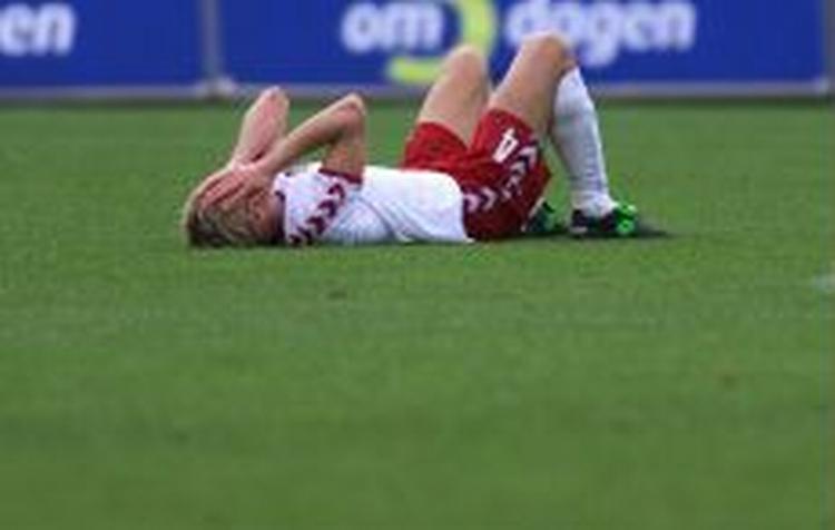 Martin Laursen græmmer sig efter slutfløjtet. - Foto: Jens Dresling 