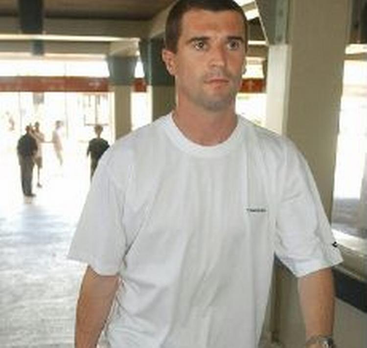 Måske er det sådan, vi skal vænne os til at se Uniteds Roy Keane: I en hvid t-shirt i stedet for klubtrøjen. - Foto: AP 
