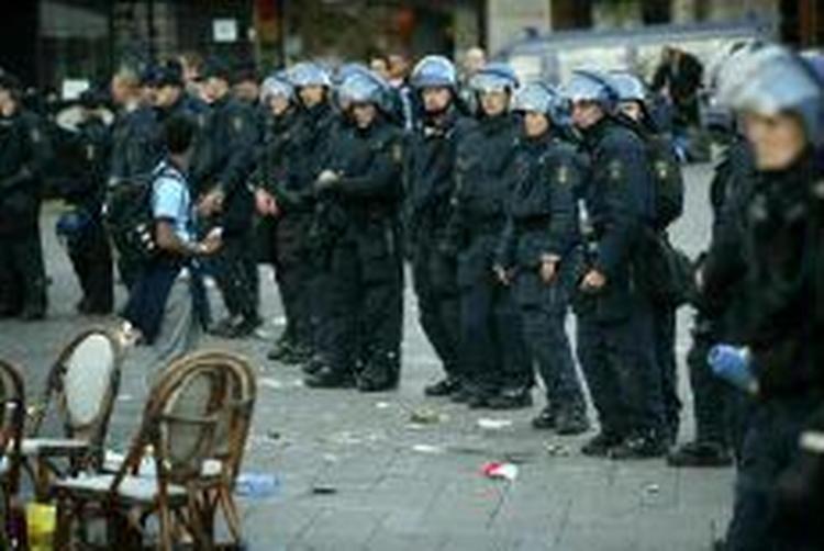 Rådhuspladsen i København før politiet akkompagnerede fans til Parken. - Foto: Peter Hove Olsen 