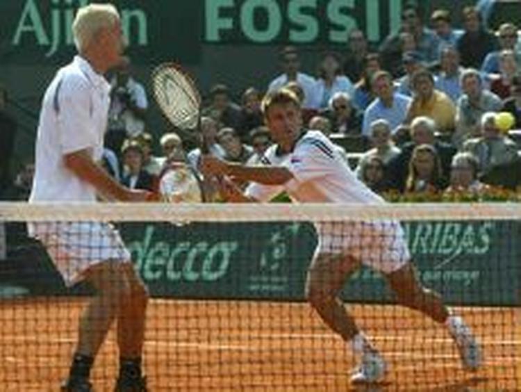 Parret Llodra og Santoro fra Frankrig (billedet) tabte doublen til amerikanerne Blake/Martin. Stillingen er nu 2-1 i fransk favør. - Foto: AP 