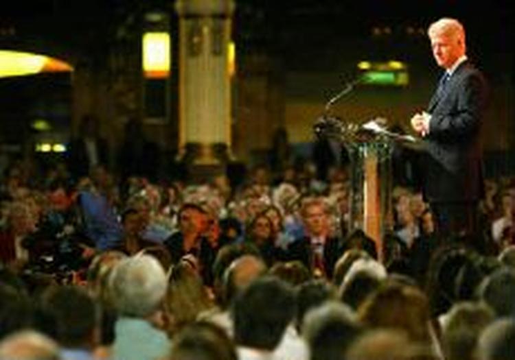 Bill Clinton talte ved Labours partikonference i Nordengland. - Foto: AP 