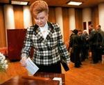 Letlands præsident Vaira Vike-Freiberga afgiver sin stemme. -- Foto: AP 