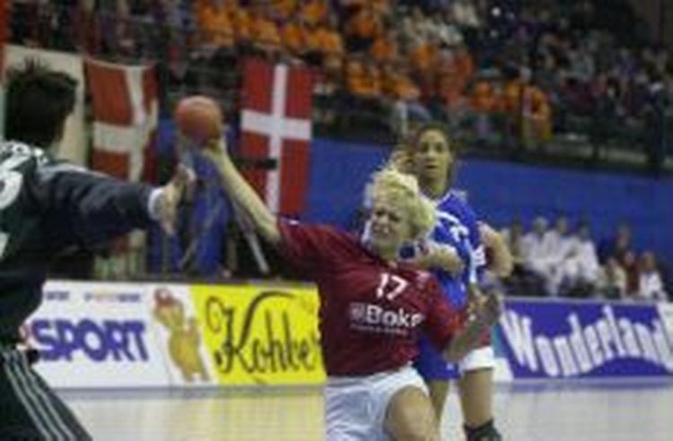 »Det er helt fantastisk, og jeg er bare så glad og lettet. Jeg har simpelthen bare været så heldig, at mine muskler og mit korsbånd har været så stærkt, at det kunne holde«, siger Kristine Andersen. - Foto: Kim Ag 