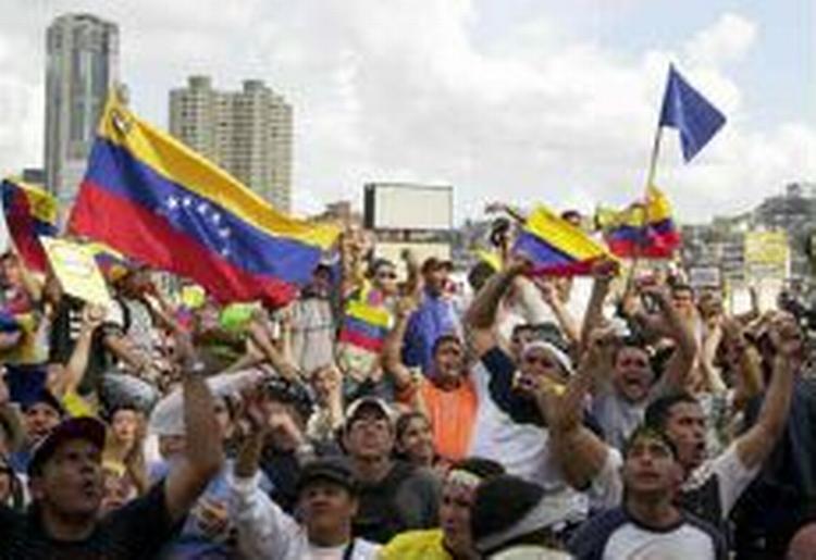 Stor demonstration i Caracas i går. - Foto: AP 