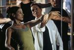 I et tilbageblik ser man den senere komaramte Alicia danse, vejledt af sin danselærerinde (Geraldine Chaplin). -Foto: SandrewMetronome 