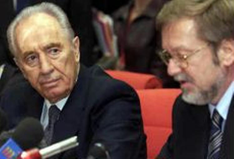 Shimon Peres mødtes med Per Stig Møller mandag. - Foto: AP 