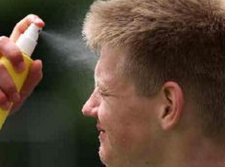 En konkret vurdering af situationen vil som regel være afgørende for, om det er lovligt at bruge for eksempel hårlak mod en overfaldsmand. - Foto: Erik Kragh 