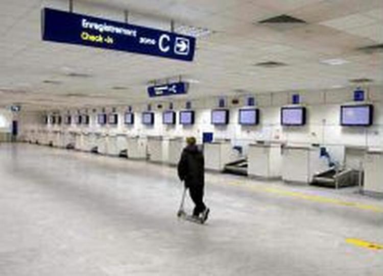 Ikke megen aktivitet i Nice lufthavn tirsdag middag. - Foto: AP 