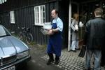 Ansatte fra Kontikibar henter service fra Dagens lokaler på Holmen. - Foto: Peter Hove Olesen 