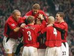 Manchester Uniteds spillere fejrer en scoring. - Foto: AP 