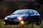 Sideskørter, større skærme og store 17 tommer fælge med kig til de røde bremsekalibre afslører Alfa 156 GTA Sportwagon. Foto: Martin Lehmann 