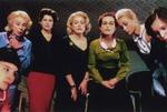 Fra venstre mod højre: Virginie Ledoyen, Danielle Darrieux, Fanny Ardant, Catherine Deneuve, Isabelle Huppert, Emmanuelle Béart og Ludivine Sagnier. 