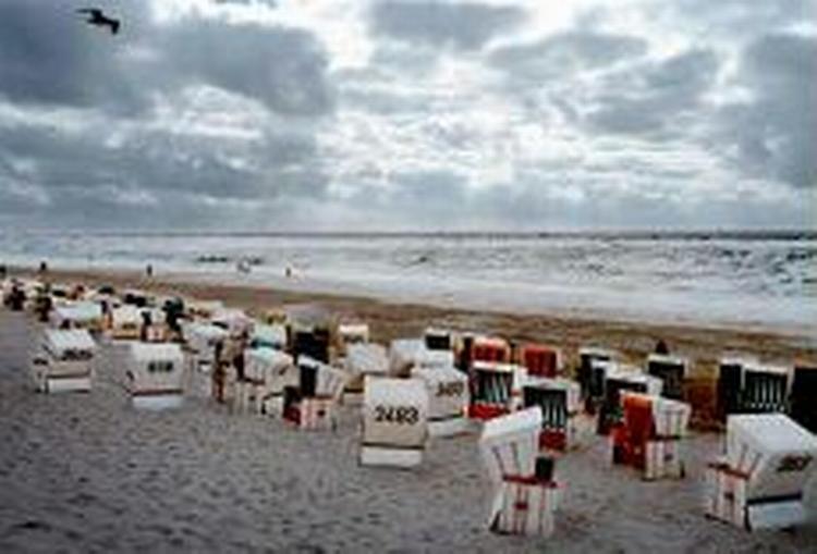 Den danske charterbranche tror ikke, danskerne vil lade sig kue af terrorismen, men fortsætte med at rejse ud. Her et billede fra den tyske ferieø Sylt. - Foto: Tine Harden 