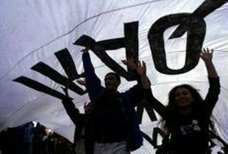 Her er det dog tyrkiske demonstranter, som er imod krig mod Irak. - Foto: AP 