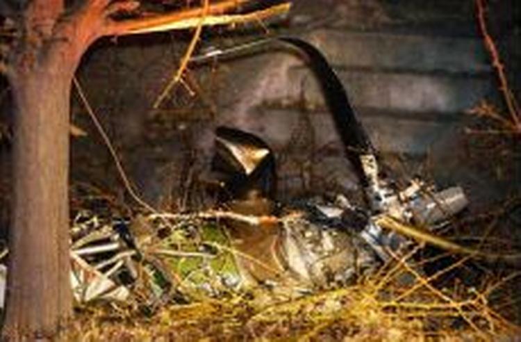 Flyets motor havnede foran et hus i Denver. - Foto. AP 